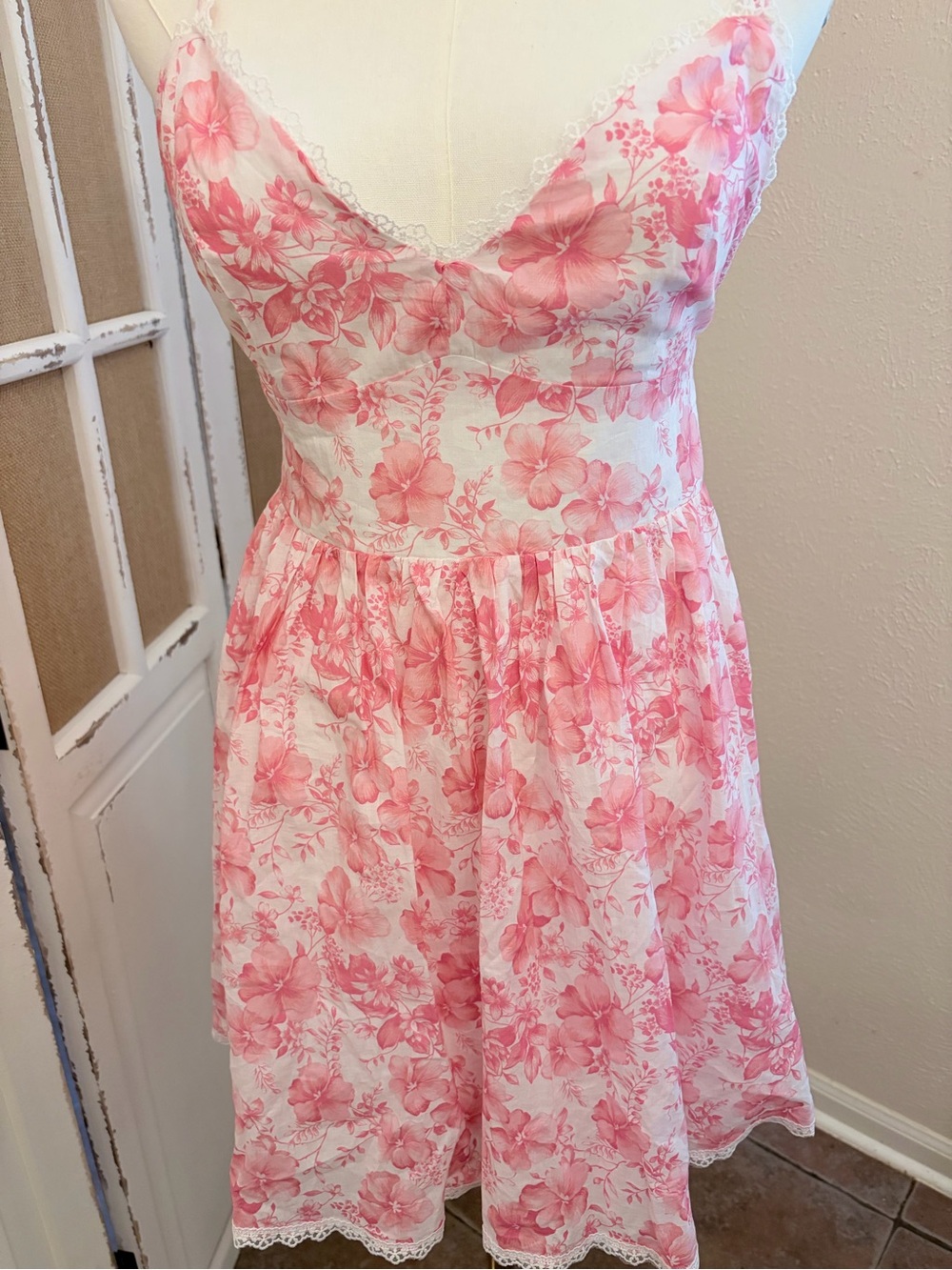 Alter’d State NWT Pink Floral Lace Trim Dress Medium